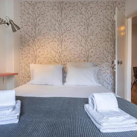 Alfama 2bdr Duplex W/ Balcony By Lovelystay Apartment *
