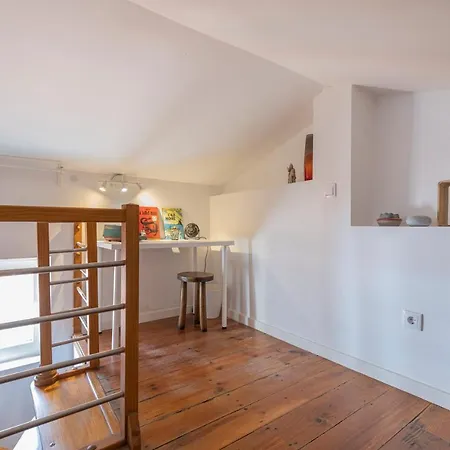 Alfama 2bdr Duplex W/ Balcony By Lovelystay Apartment
