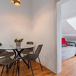 Διαμέρισμα Alfama 2bdr Duplex W/ Balcony By Lovelystay