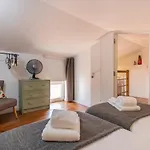 Alfama 2bdr Duplex W/ Balcony By Lovelystay Διαμέρισμα