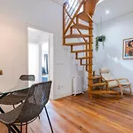 Alfama 2bdr Duplex W/ Balcony By Lovelystay Διαμέρισμα *