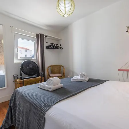 Alfama 2bdr Duplex W/ Balcony By Lovelystay