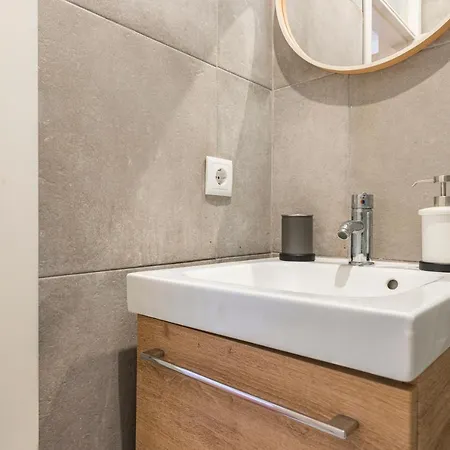 Alfama 2bdr Duplex W/ Balcony By Lovelystay Apartmán *