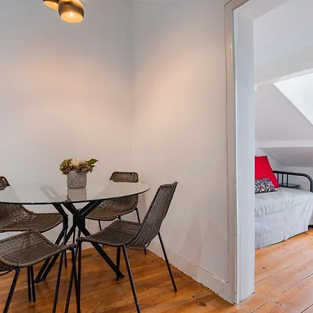 Апартаменти Alfama 2bdr Duplex W/ Balcony By Lovelystay