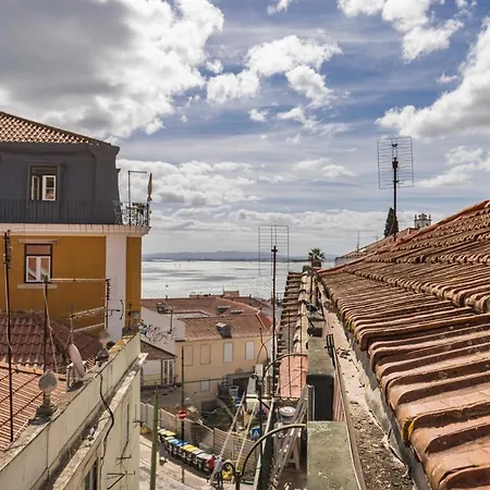 Alfama 2bdr Duplex W/ Balcony By Lovelystay *