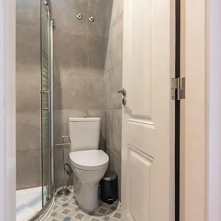 Alfama 2bdr Duplex W/ Balcony By Lovelystay Апартаменты Лиссабон