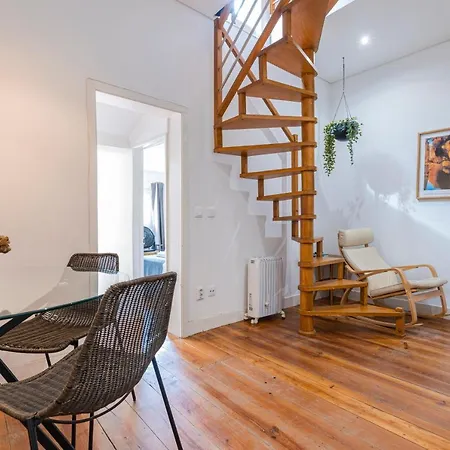 Alfama 2bdr Duplex W/ Balcony By Lovelystay Apartmán *