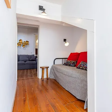 Апартаменты Alfama 2bdr Duplex W/ Balcony By Lovelystay Лиссабон